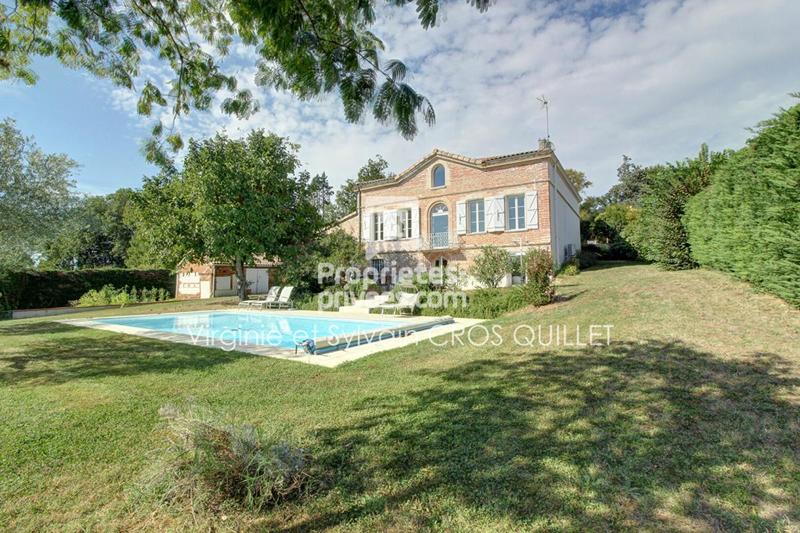 Maison - 284 m² - 6 pièces