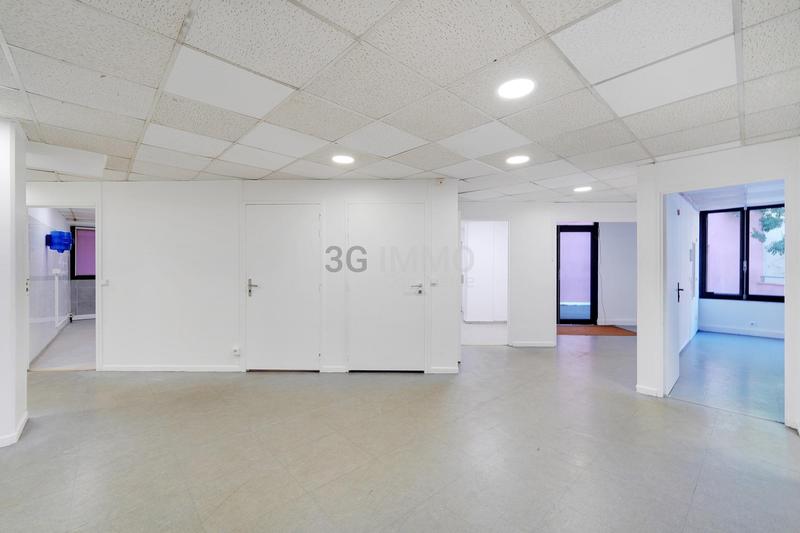 Local commercial - 303 m² - 10 pièces