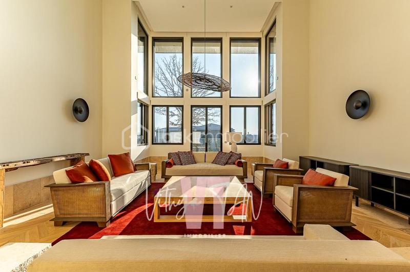 Villa - 368 m² - 10 pièces