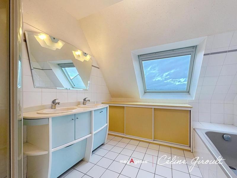 Maison - 213 m² - 9 pièces