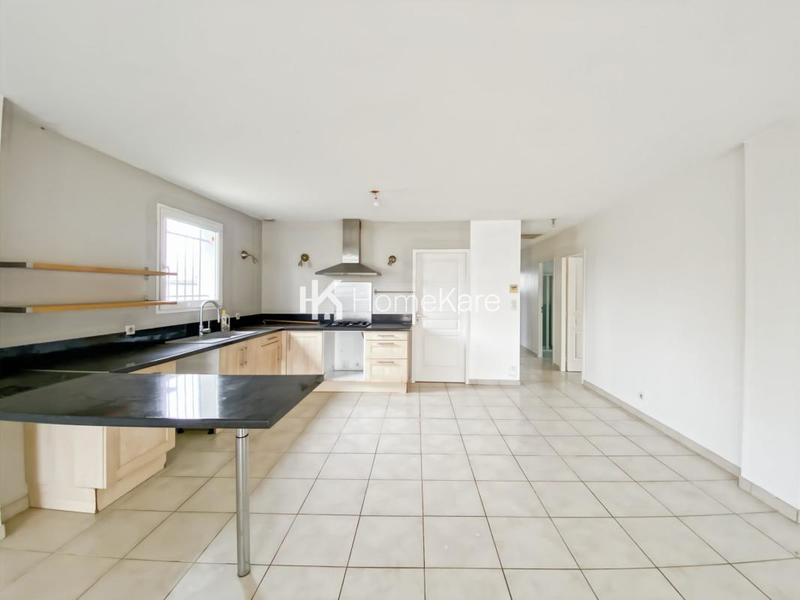 Maison - 1 200 m² - 4 pièces