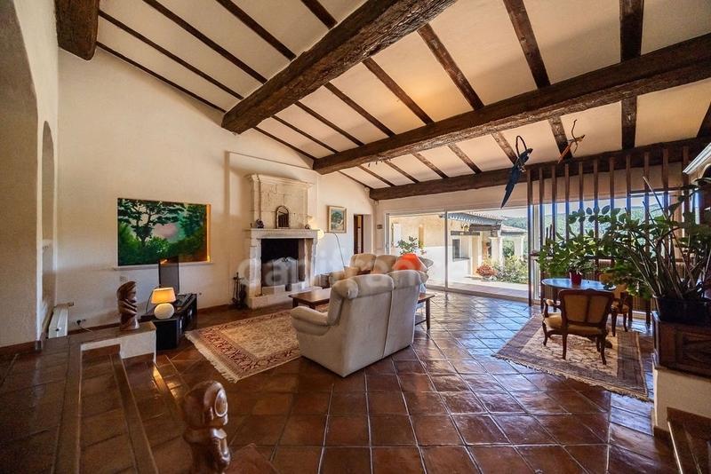 Maison - 202 m² - 7 pièces