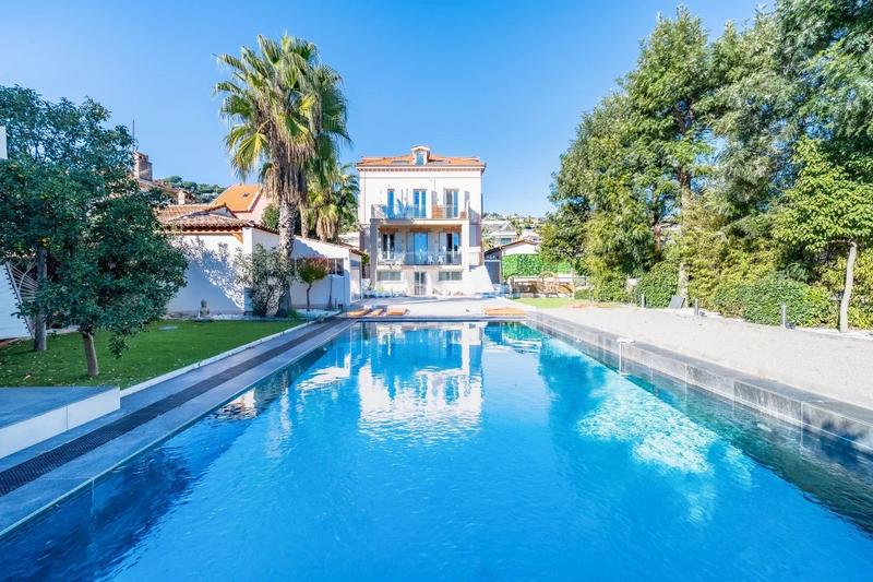 Maison - 400 m² - 7 pièces