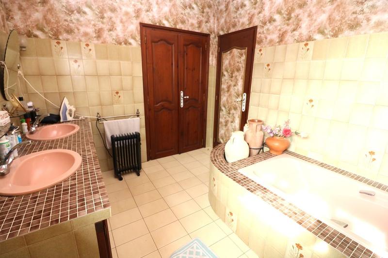 Pavillon - 190 m² - 7 pièces