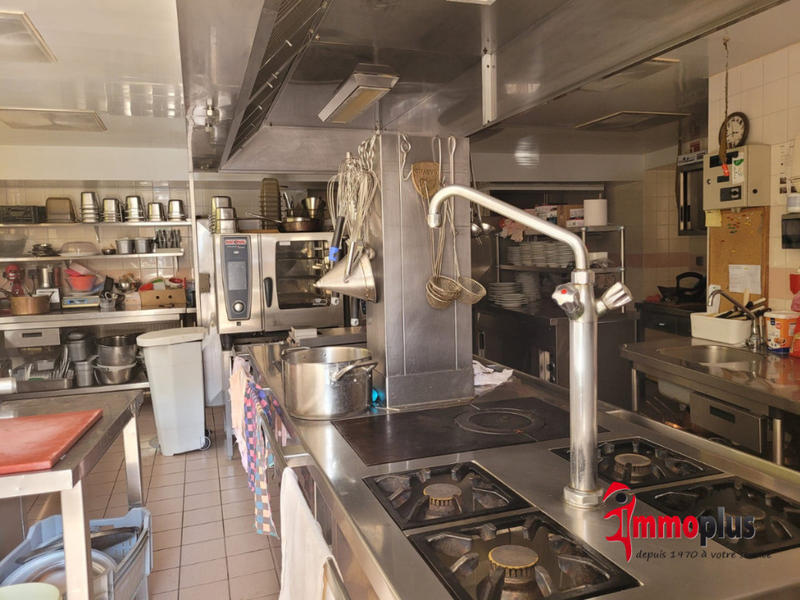 Local commercial - 712 m² - 17 pièces