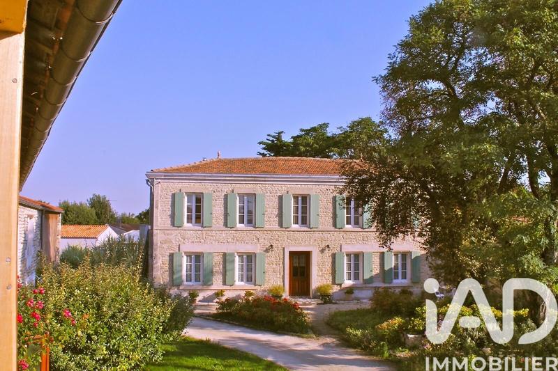 Maison - 458 m² - 10 pièces