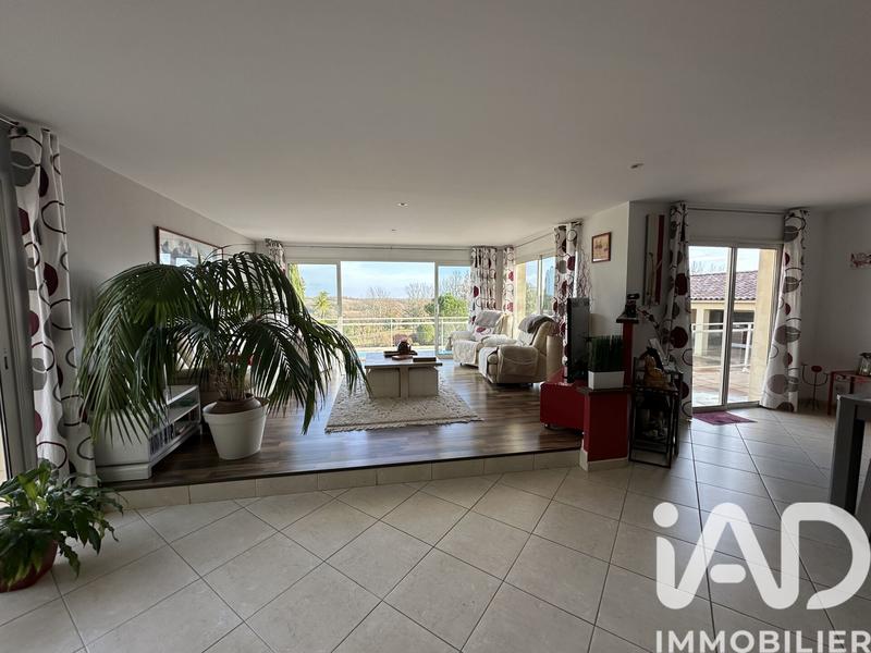 Maison - 244 m² - 8 pièces