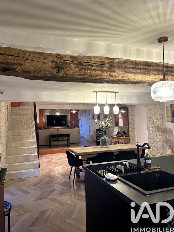 Maison - 210 m² - 5 pièces