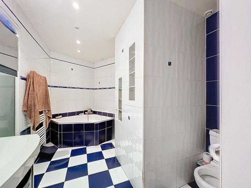 Maison - 260 m² - 10 pièces