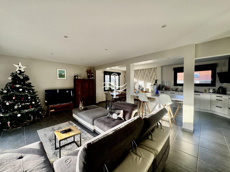 Maison - 208 m² - 9 pièces