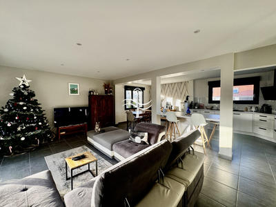 Maison - 208 m² - 9 pièces