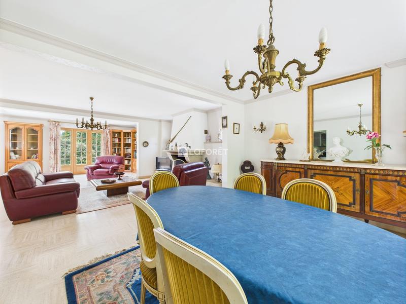 Maison traditionnelle - 215 m² - 9 pièces