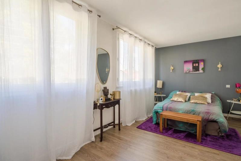 Maison - 230 m² - 10 pièces