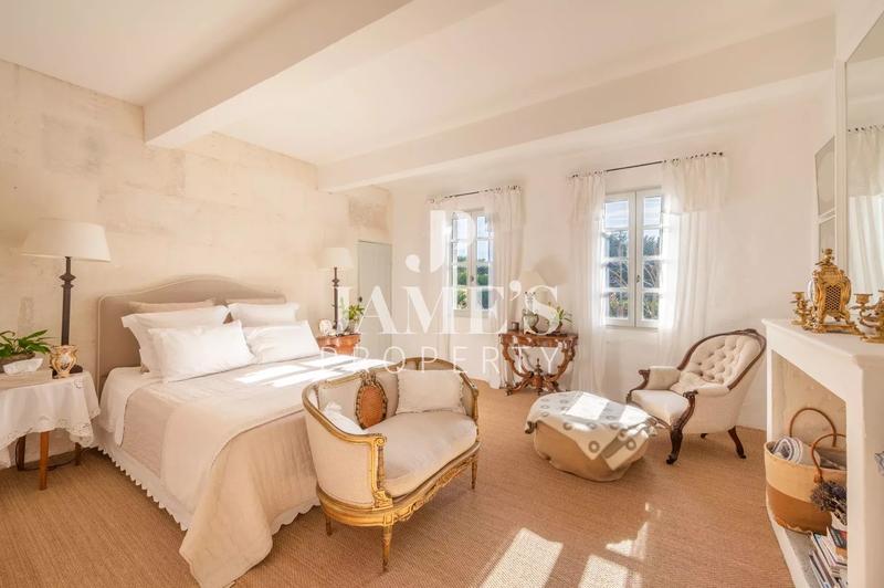 Maison - 360 m² - 8 pièces