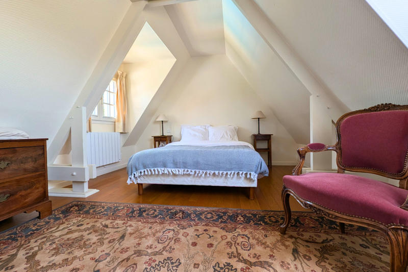 Maison - 198 m² - 10 pièces