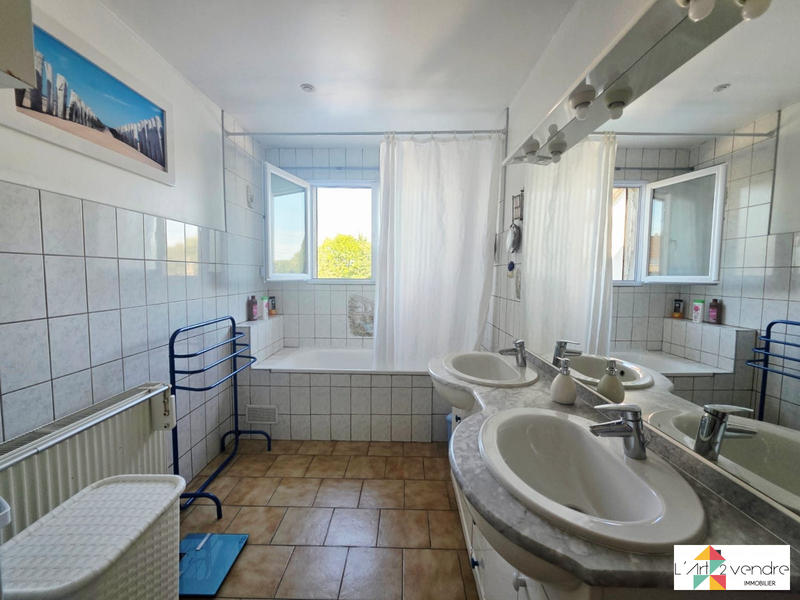 Maison - 135 m² - 7 pièces