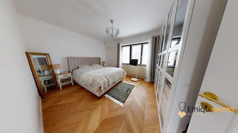 Maison - 210 m² - 6 pièces