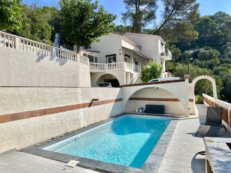 Maison - 216 m² - 7 pièces