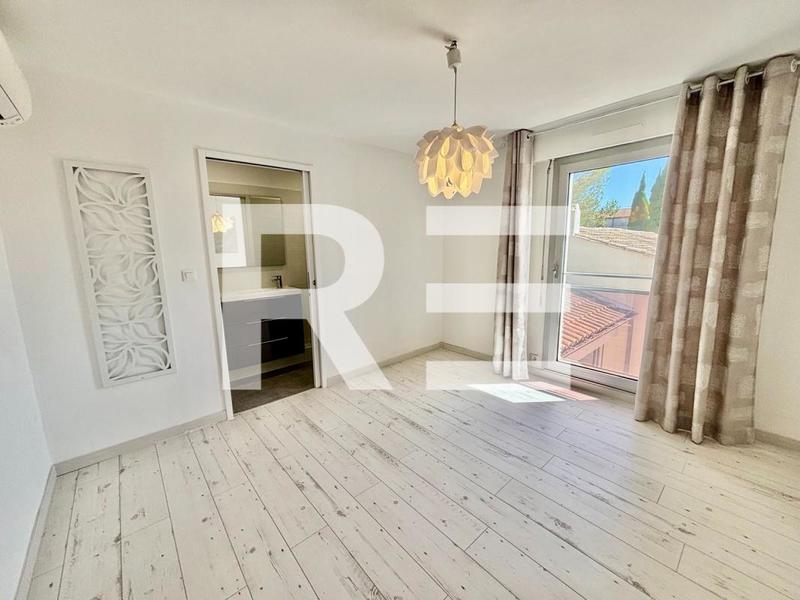 Villa - 357 m² - 9 pièces