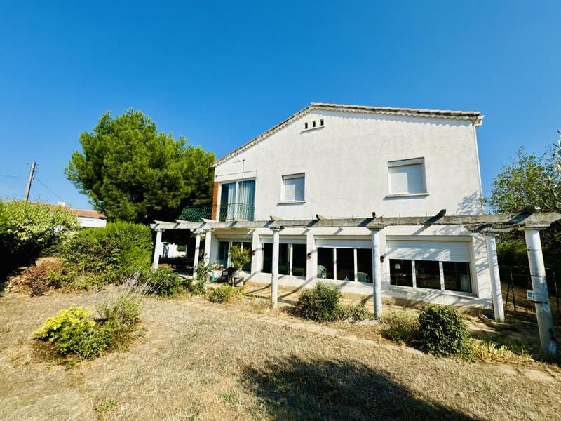 Propriété - 220 m² - 7 pièces