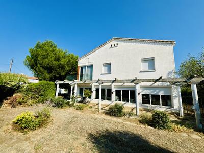 Propriété - 220 m² - 7 pièces