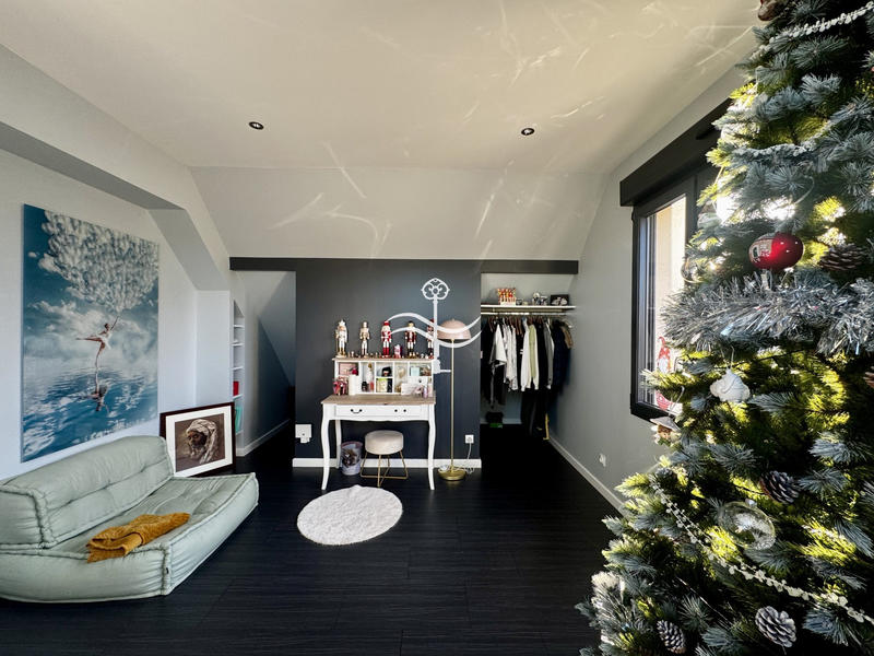 Maison - 208 m² - 9 pièces