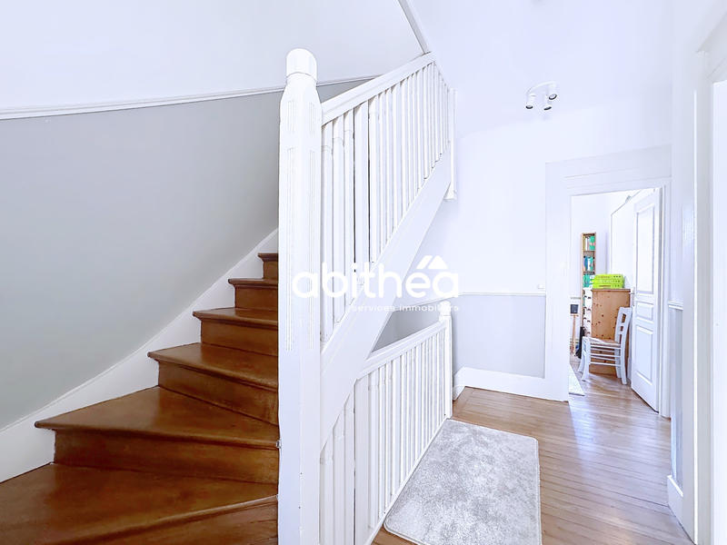 Maison - 318 m² - 8 pièces