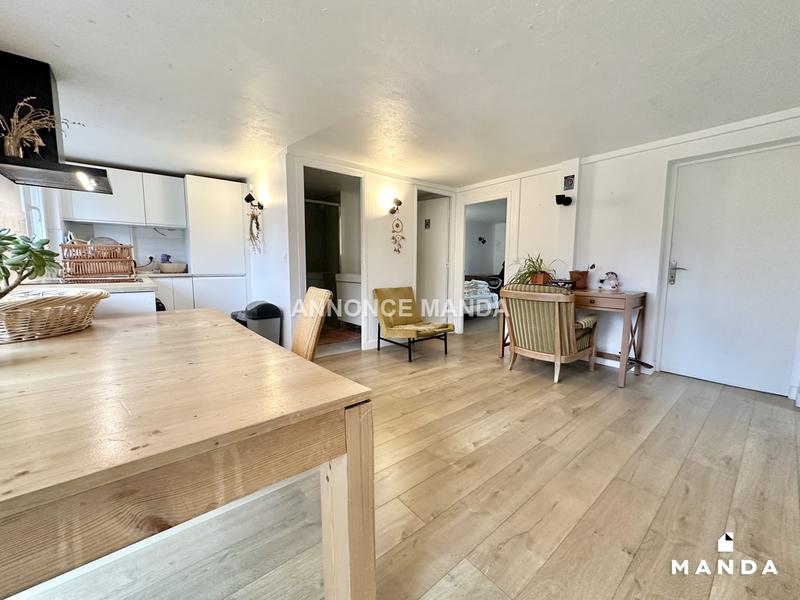 Chambre - 12 m² - 10 pièces