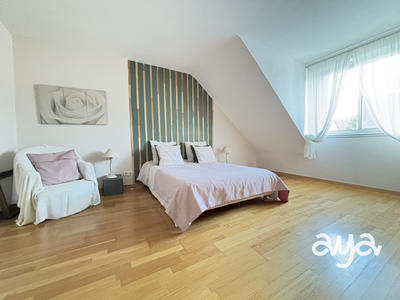 Maison traditionnelle - 156 m² - 5 pièces