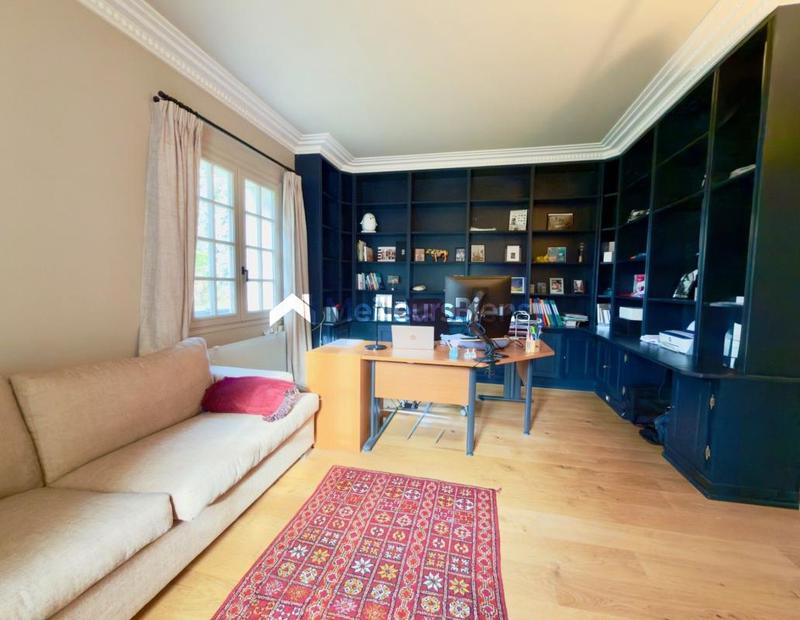 Villa - 349 m² - 10 pièces