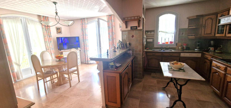 Maison - 398 m² - 11 pièces