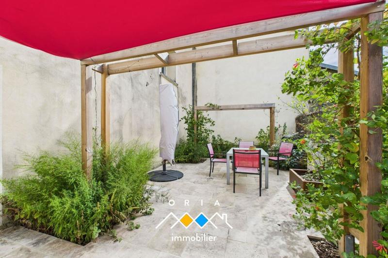 Demeure - 291 m² - 11 pièces