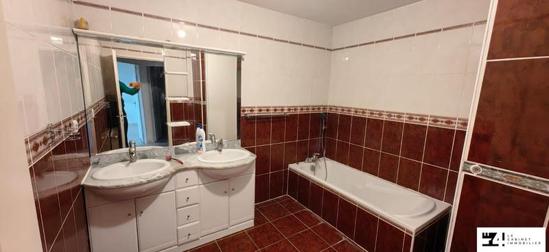 Maison traditionnelle - 141 m² - 5 pièces