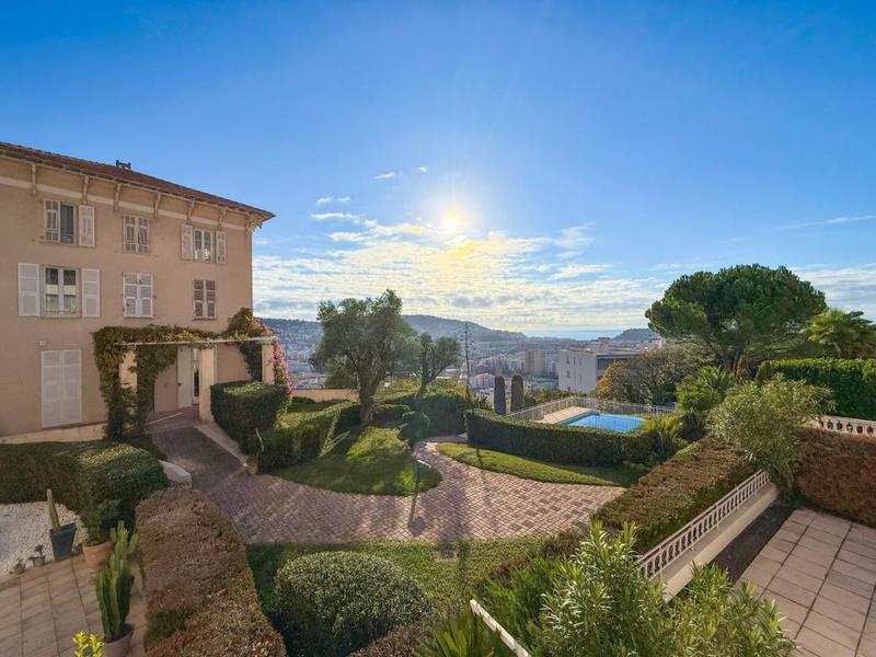 Appartement - 98 m² - 3 pièces