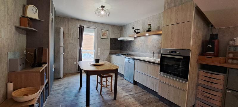 Maison - 246 m² - 7 pièces