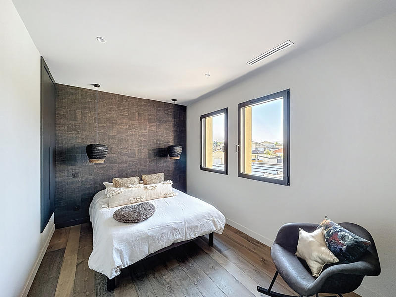 Maison - 243 m² - 8 pièces