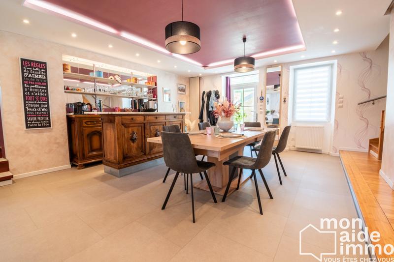 Maison - 240 m² - 10 pièces