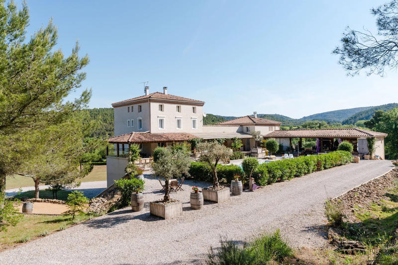 Maison - 355 m² - 12 pièces