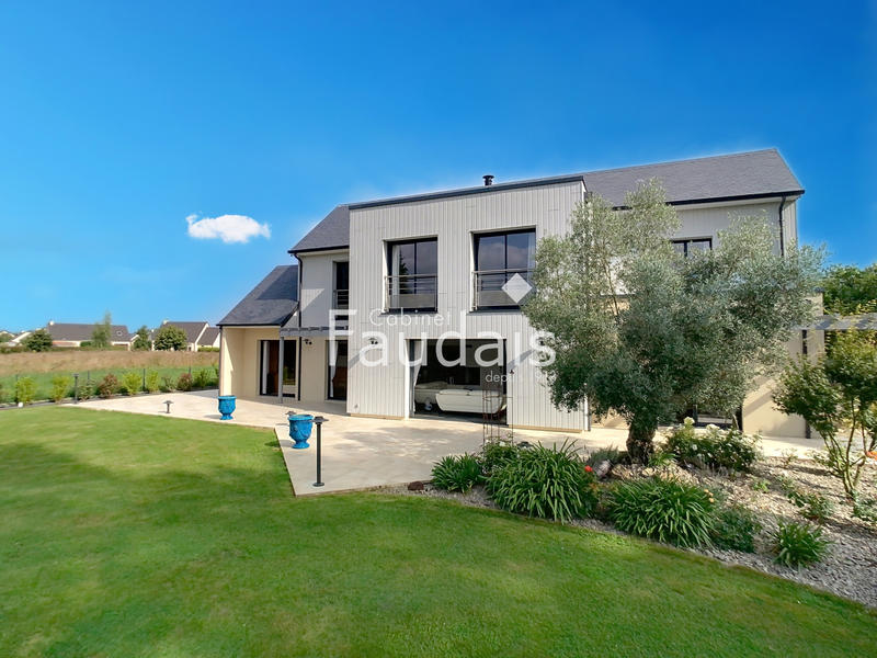 Maison - 205 m² - 7 pièces