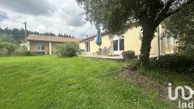 Maison - 239 m² - 8 pièces