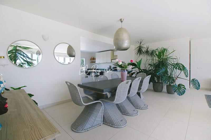 Villa - 250 m² - 8 pièces