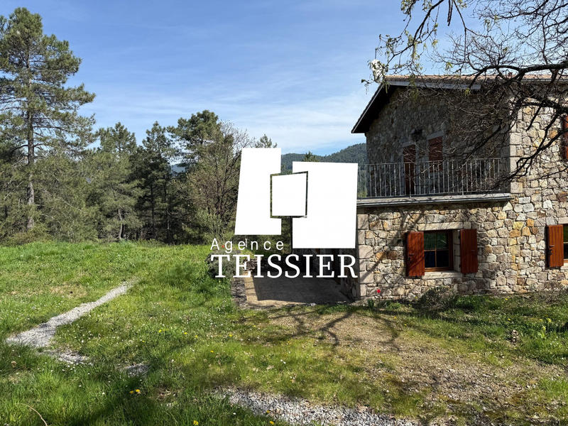 Maison - 217 m² - 9 pièces