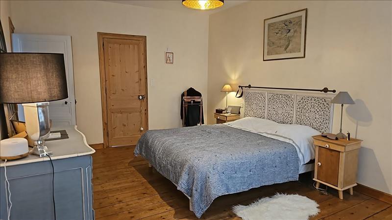 Demeure - 204 m² - 8 pièces