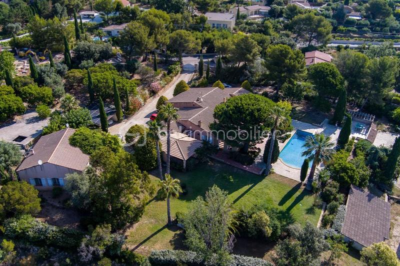 Propriété - 350 m² - 11 pièces