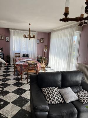 Maison traditionnelle - 149 m² - 6 pièces