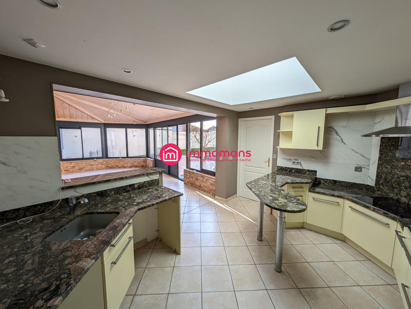 Maison - 220 m² - 9 pièces