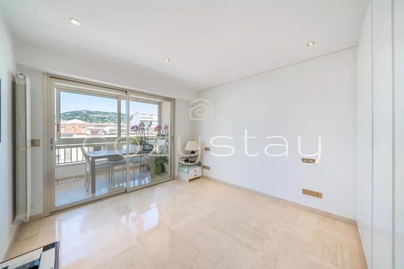 Appartement - 180 m² - 6 pièces