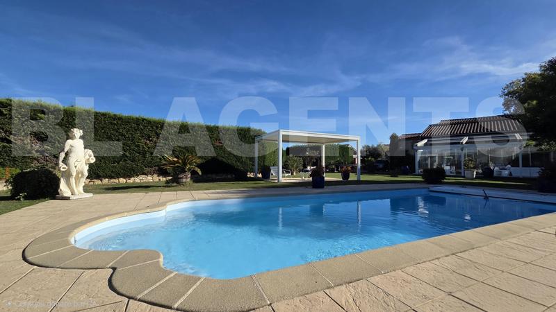 Maison - 634 m² - 21 pièces