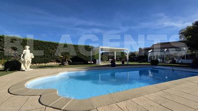 Maison - 634 m² - 21 pièces