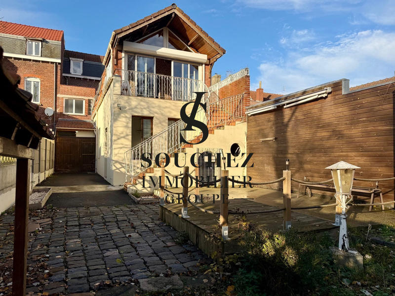 Maison - 250 m² - 8 pièces